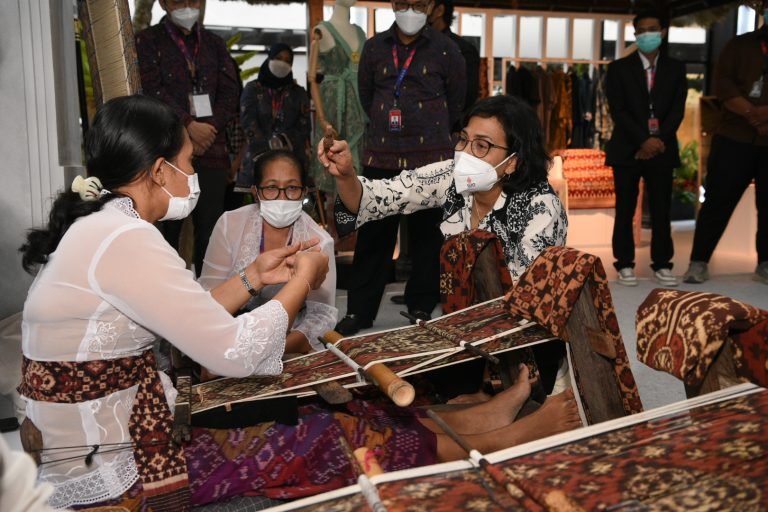 Sri Mulyani Invites G20 Delegation to Explore Indonesian MSMEs Products