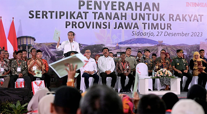 Jokowi land certificates