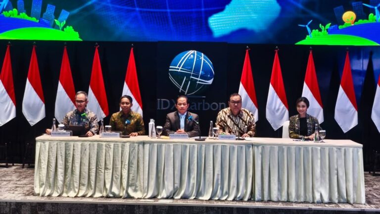 Officials at the launch of IDXCarbon, Indonesia's carbon trading platform, with the focus on advancing carbon trading in Indonesia.