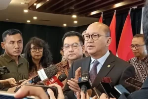 Minister Rosan Roeslani speaks to the media about the LG Indonesia investment shift and Huayou’s $9.8B replacement deal.
