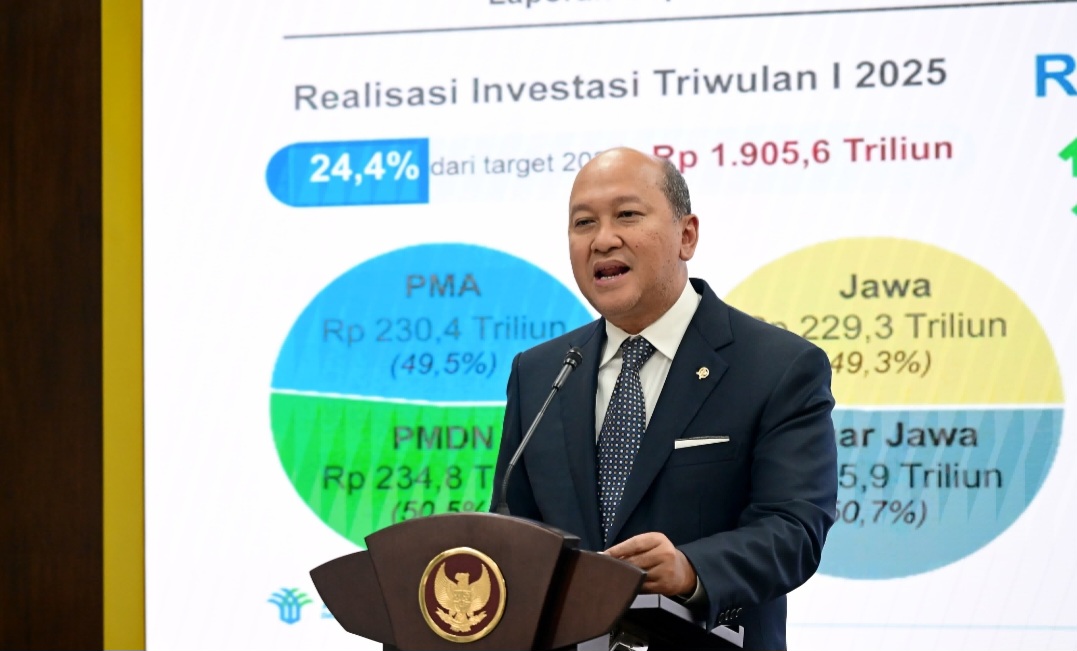 Rosan P. Roeslani discusses Q1-2025 achievements in Mining Investment in Indonesia during a press conference at the Presidential Office.