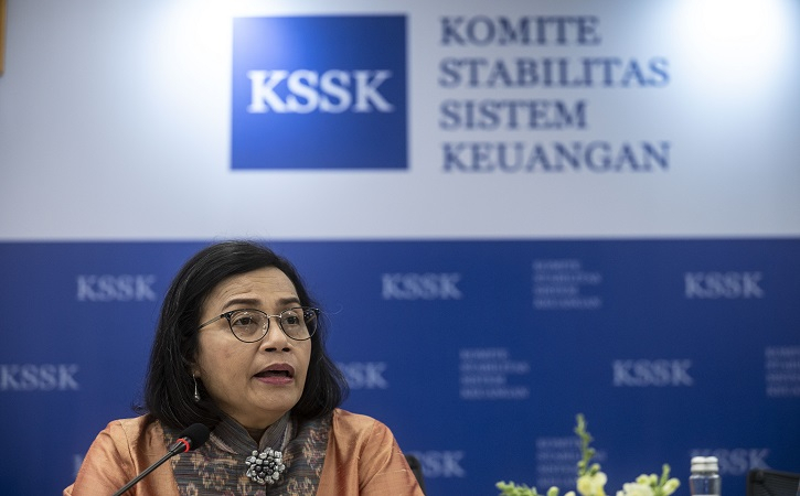 Finance Minister Sri Mulyani addresses global investor risk aversion during a KSSK press conference in Jakarta.