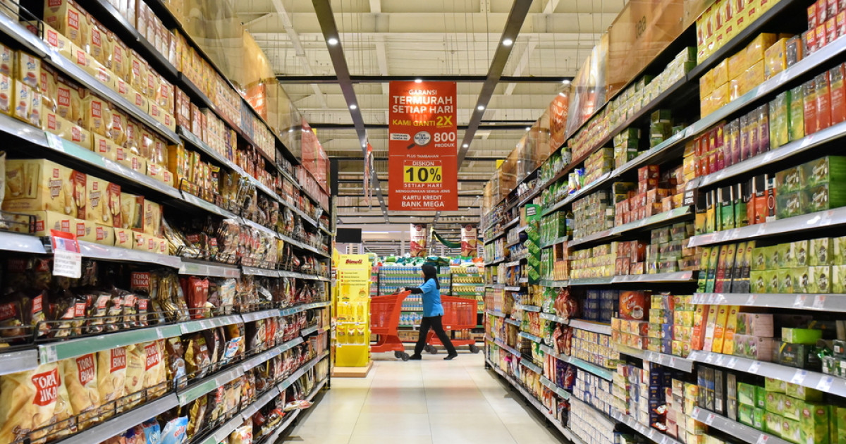 A shopper pushes a cart through a hypermarket aisle in Indonesia, reflecting the impact of Indonesia retail closures.