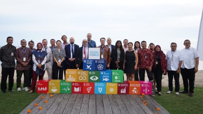 Participants of the Bali Jagadhita Investment Forum 2025 pose with Sustainable Development Goals displays, promoting investment opportunities in Bali across key sectors.