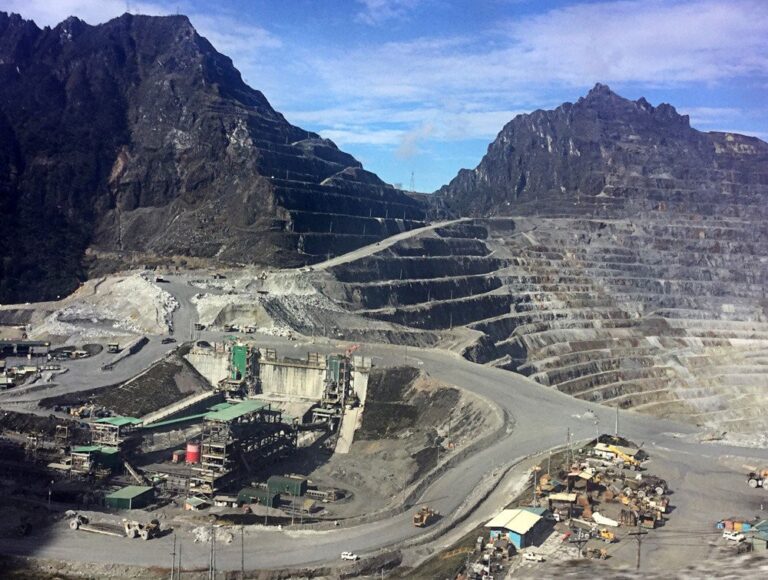 Open-pit mining site in Papua, Indonesia, symbolizing the Freeport Ownership Increase and its impact on Indonesia’s mining sector.