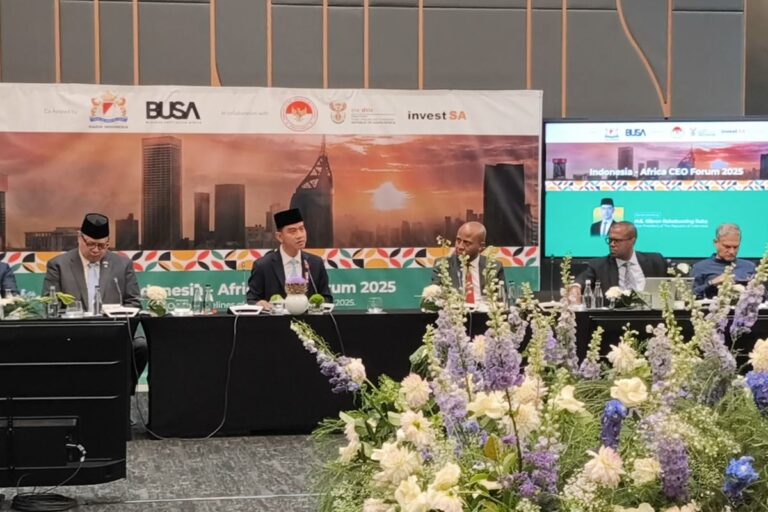 Indonesian Vice President Gibran Rakabuming giving a speech on Indonesia-Southhh Africa cooperation.