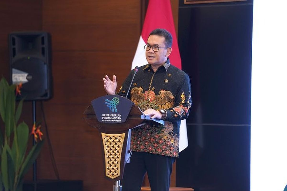 Trade Minister Budi Santoso in a press conference announcing the signing of the Indonesia–EAEU trade on December 2025