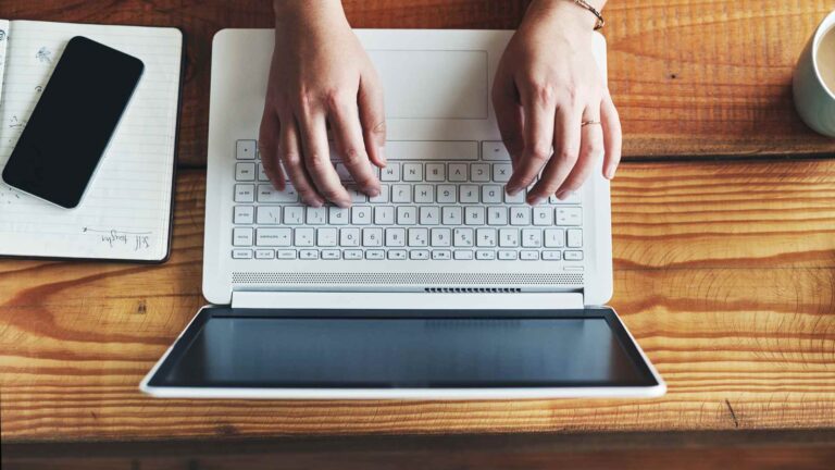 A person working from a cafe symbolizing Indonesia's wfa year end rule