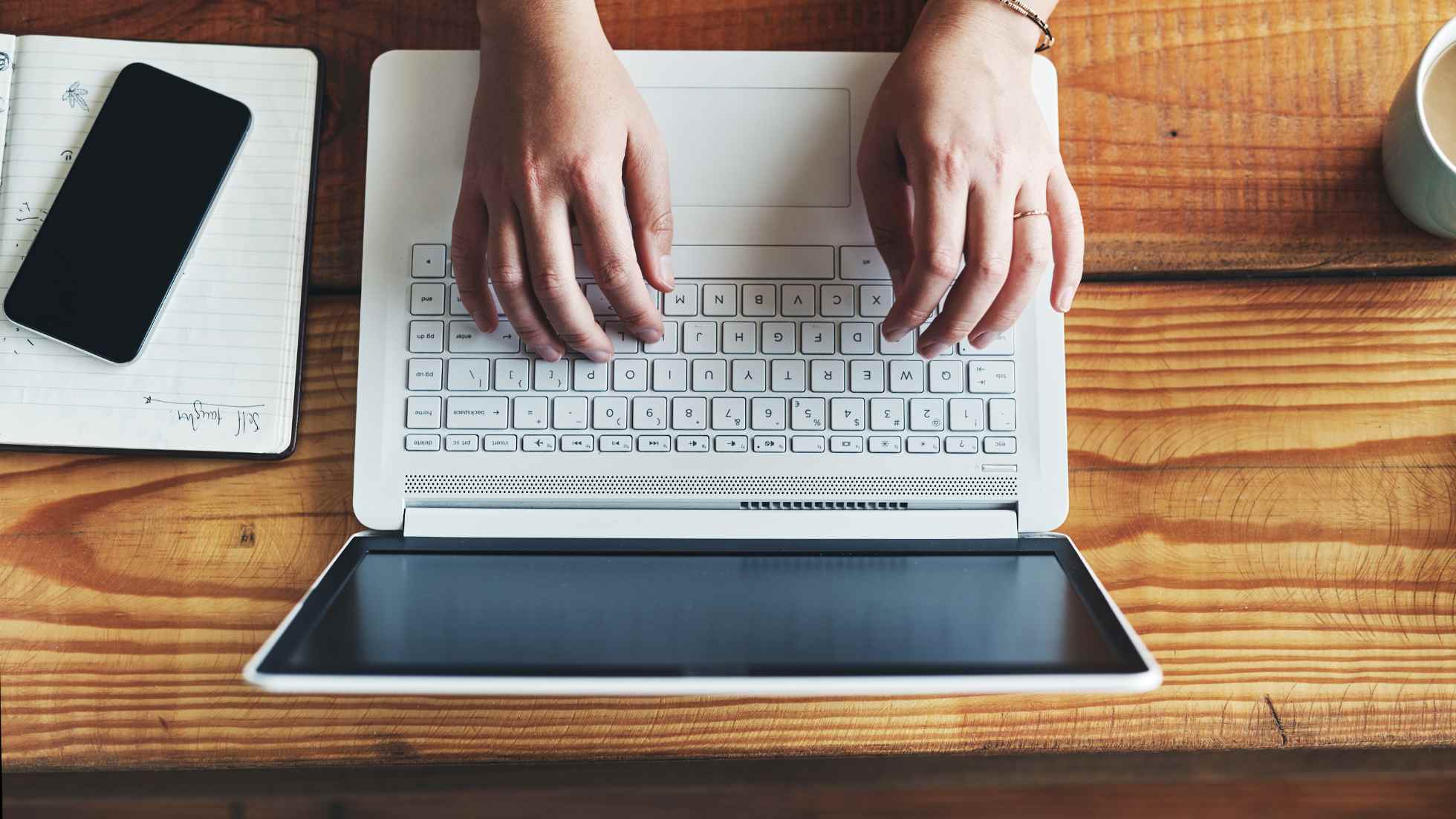 A person working from a cafe symbolizing Indonesia's wfa year end rule
