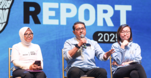 Creative Economy Minister Teuku Riefky Harsya (center), Deputy Minister of Creative Economy Irene Umar (right), and Secretary-General of the Ministry of Creative Economy Dessy Ruhati during the Ekraf Annual Report 2025 in Jakarta on Monday (22/12/2025) about Indonesia's creative economy investment.