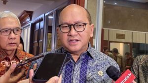 Minister of Investment and Downstreaming/Head of BKPM Rosan Roeslani answering question from reporters about NIB registration