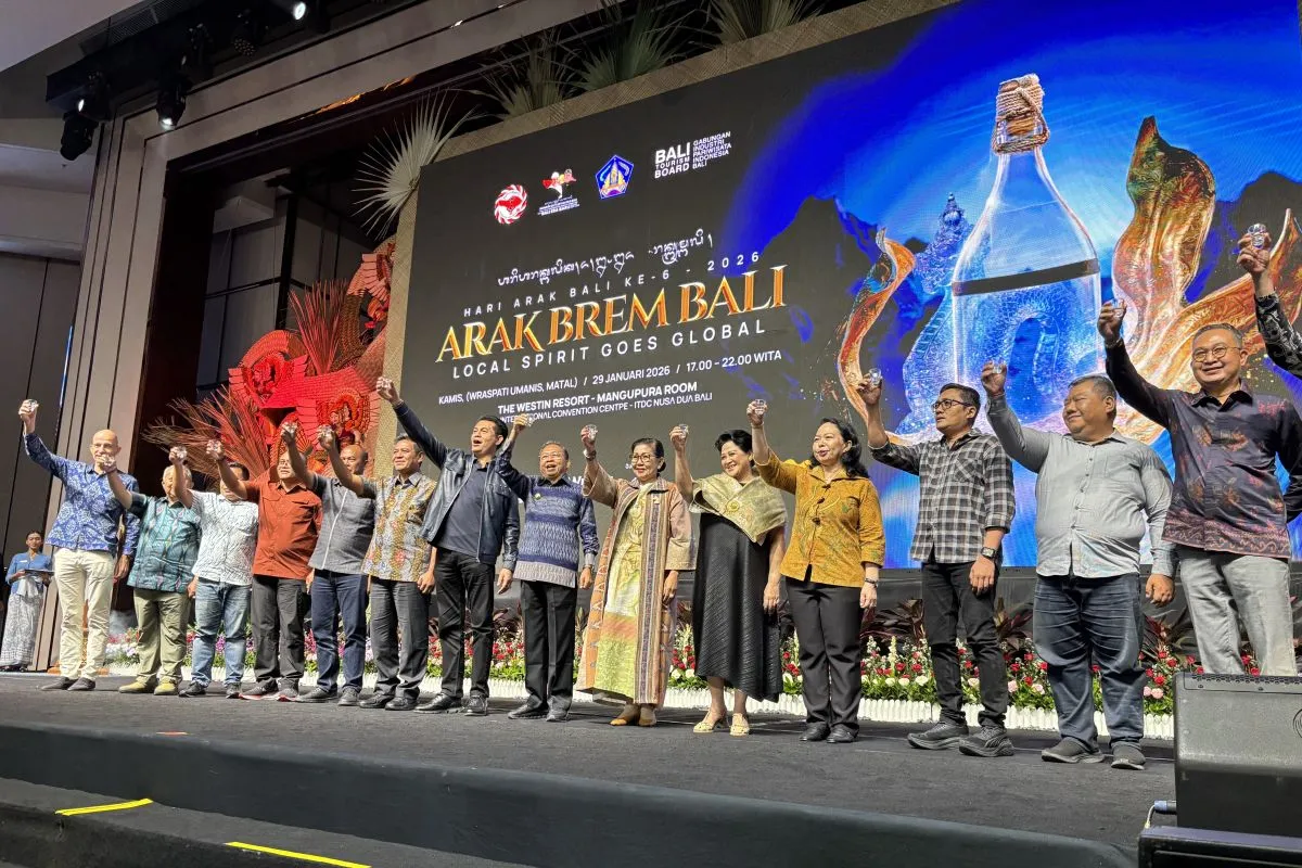 Officials and industry leaders raise a toast during the 6th Bali Arak Day celebration, marking Bali Arak’s transition into a regulated and global market.