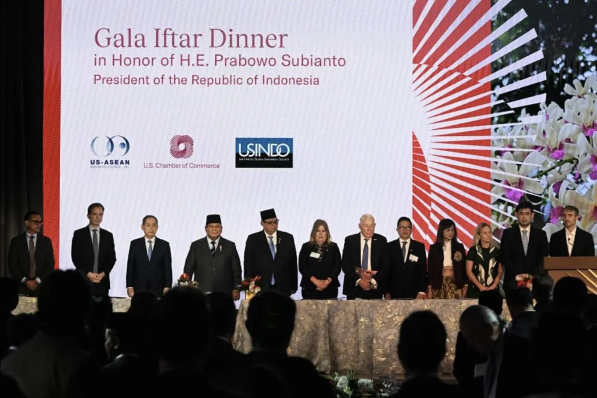 Prabowo at the US Business Summit Gala Iftar in Washington D.C. with Indonesian and U.S. business leaders during MoU signing ceremony.